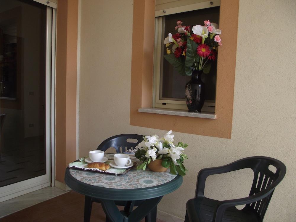 Hotel Ristorante Mosaici เปียซซา อาร์เมรีนา ภายนอก รูปภาพ