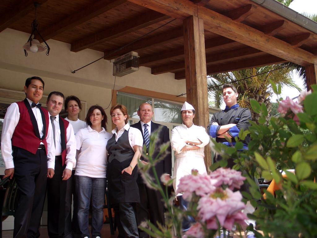 Hotel Ristorante Mosaici เปียซซา อาร์เมรีนา ภายนอก รูปภาพ