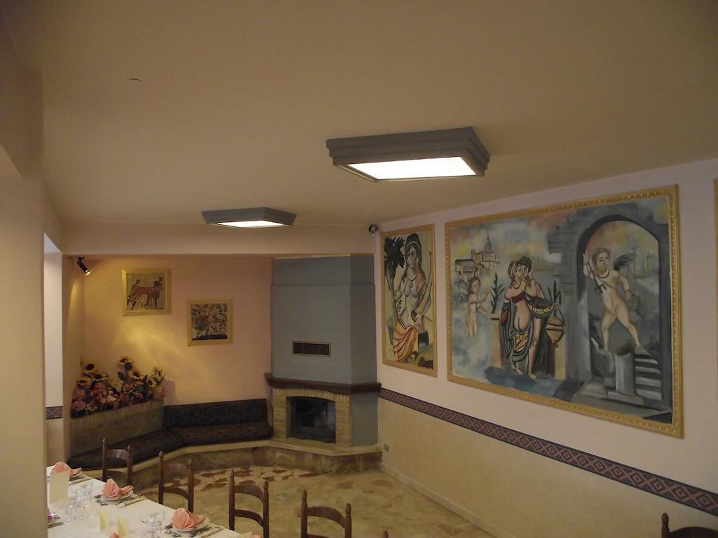 Hotel Ristorante Mosaici เปียซซา อาร์เมรีนา ภายนอก รูปภาพ