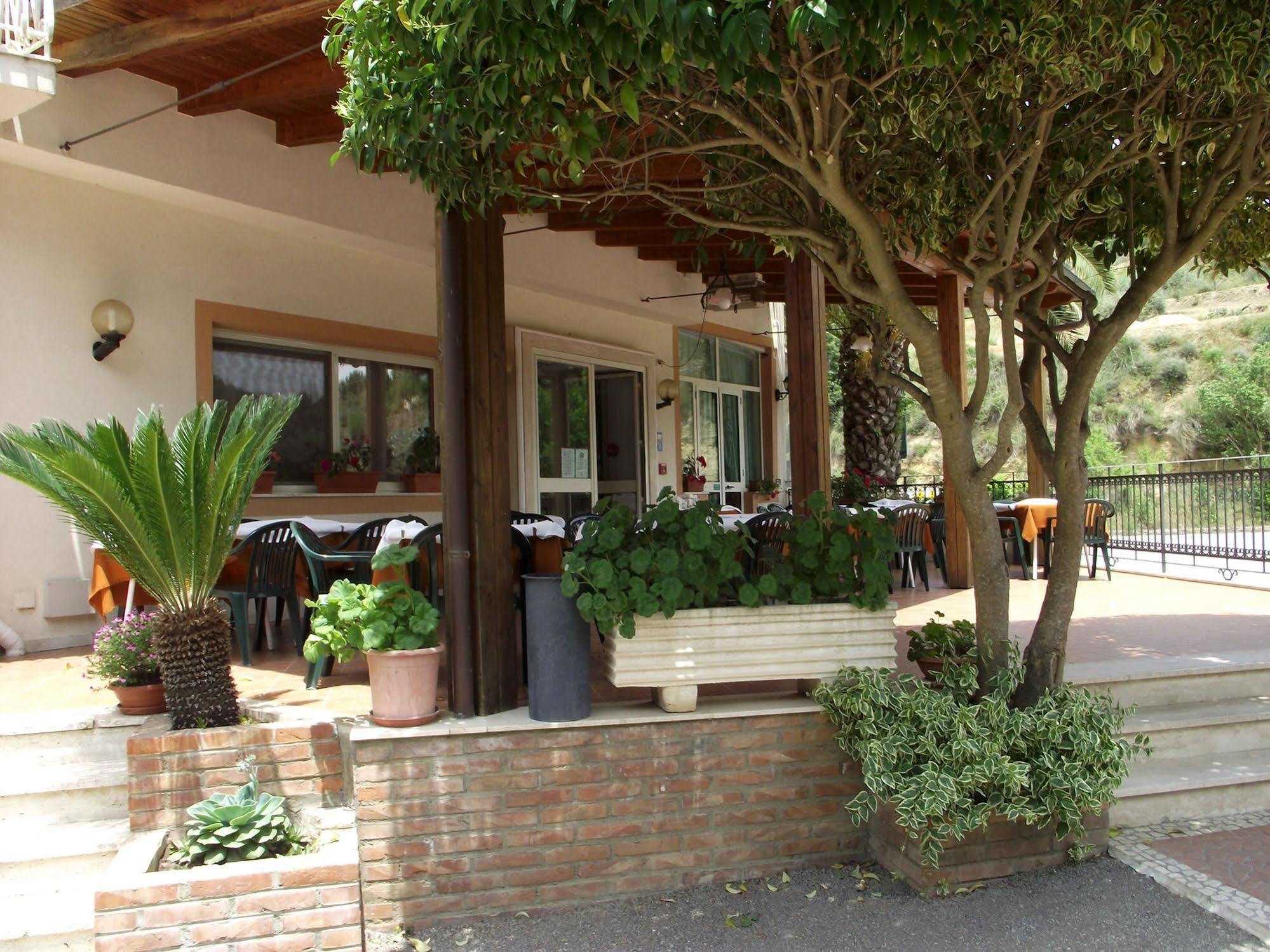 Hotel Ristorante Mosaici เปียซซา อาร์เมรีนา ภายนอก รูปภาพ